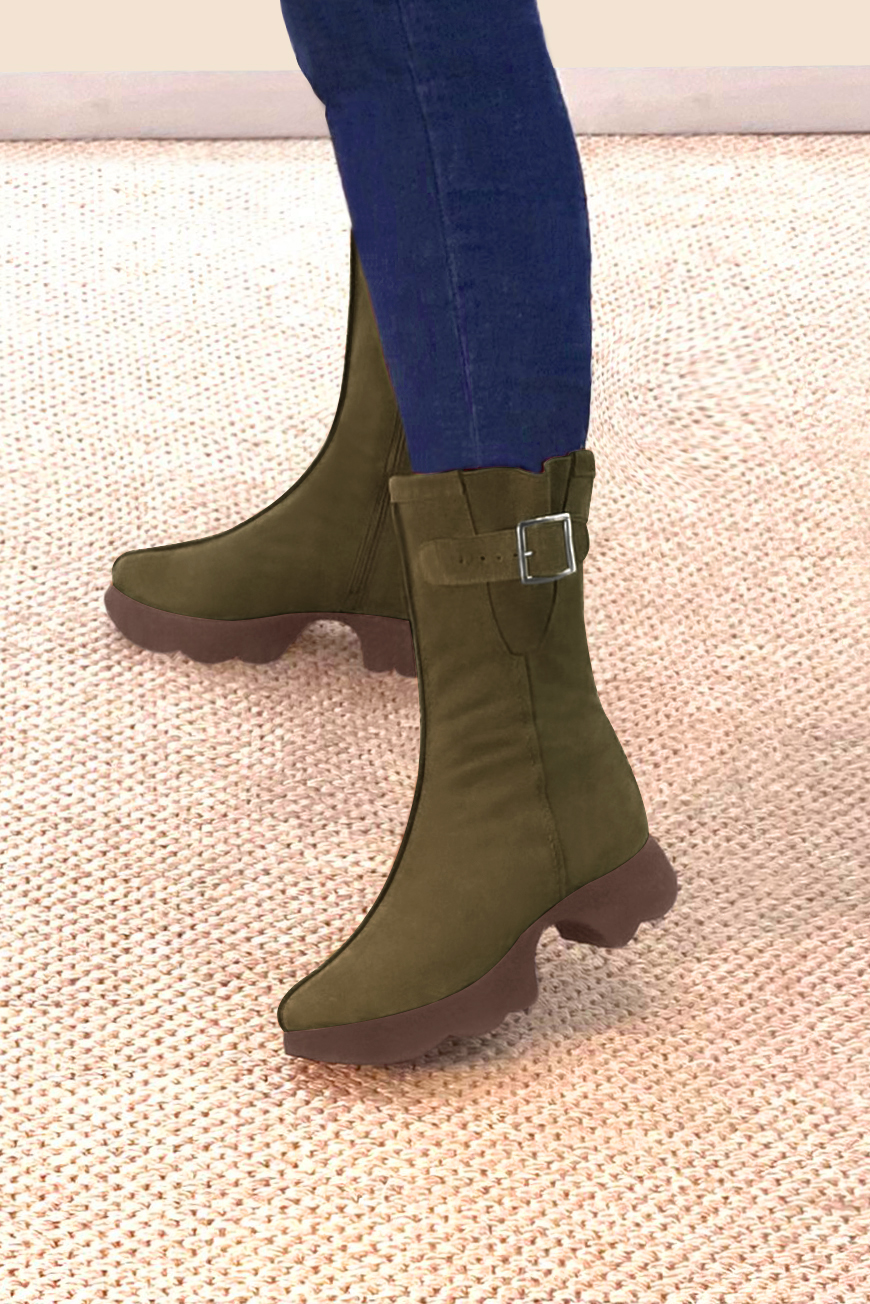 Khaki green women's ankle boots with a zip on the inside. Round toe. Low rubber soles. Top view - Florence KOOIJMAN